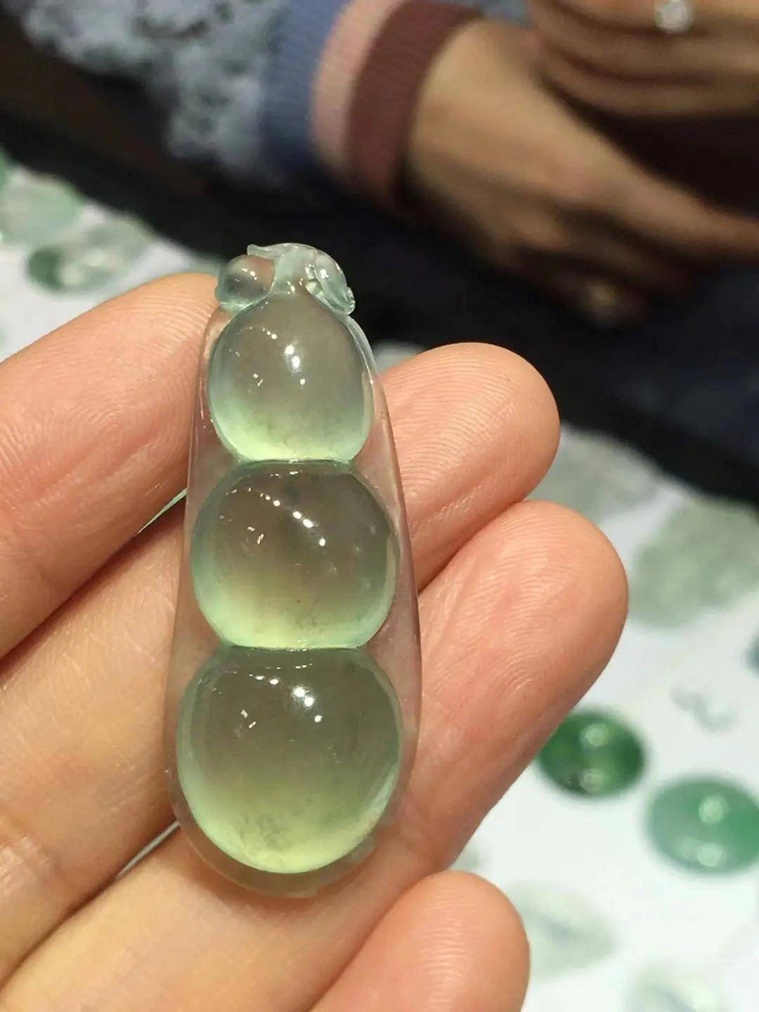 翡翠真的会越戴越绿，越戴越透吗？  第3张