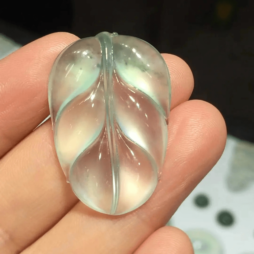 翡翠真的会越戴越绿，越戴越透吗？  第4张