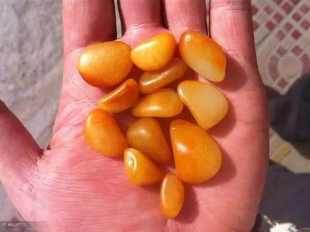 【和田玉】美玉三大典范：碧玉、墨玉、黄玉  第5张