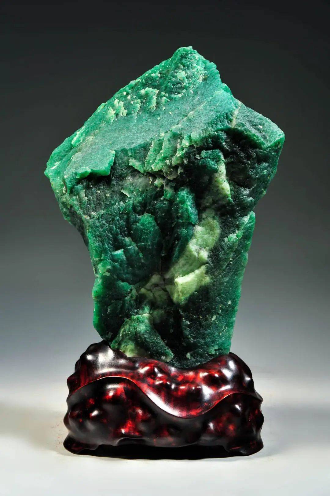 八种不同颜色的独山玉  第2张