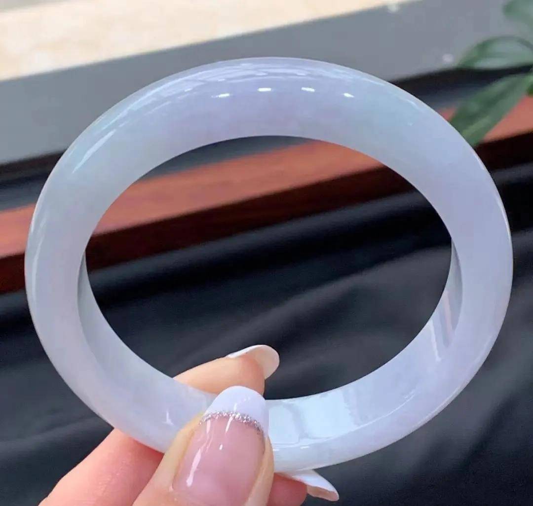 翡翠手镯的价值如何估价？看看你的手链贵不贵？  第3张