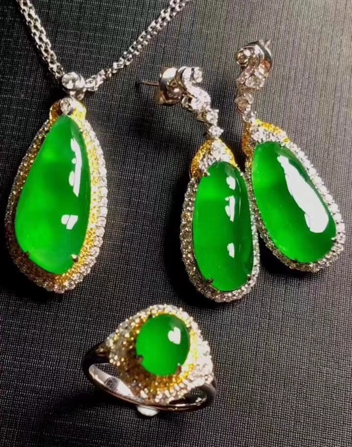 经济生活发展繁荣的今天，手里的翡翠玉石藏品，如何能成功出手？  第3张