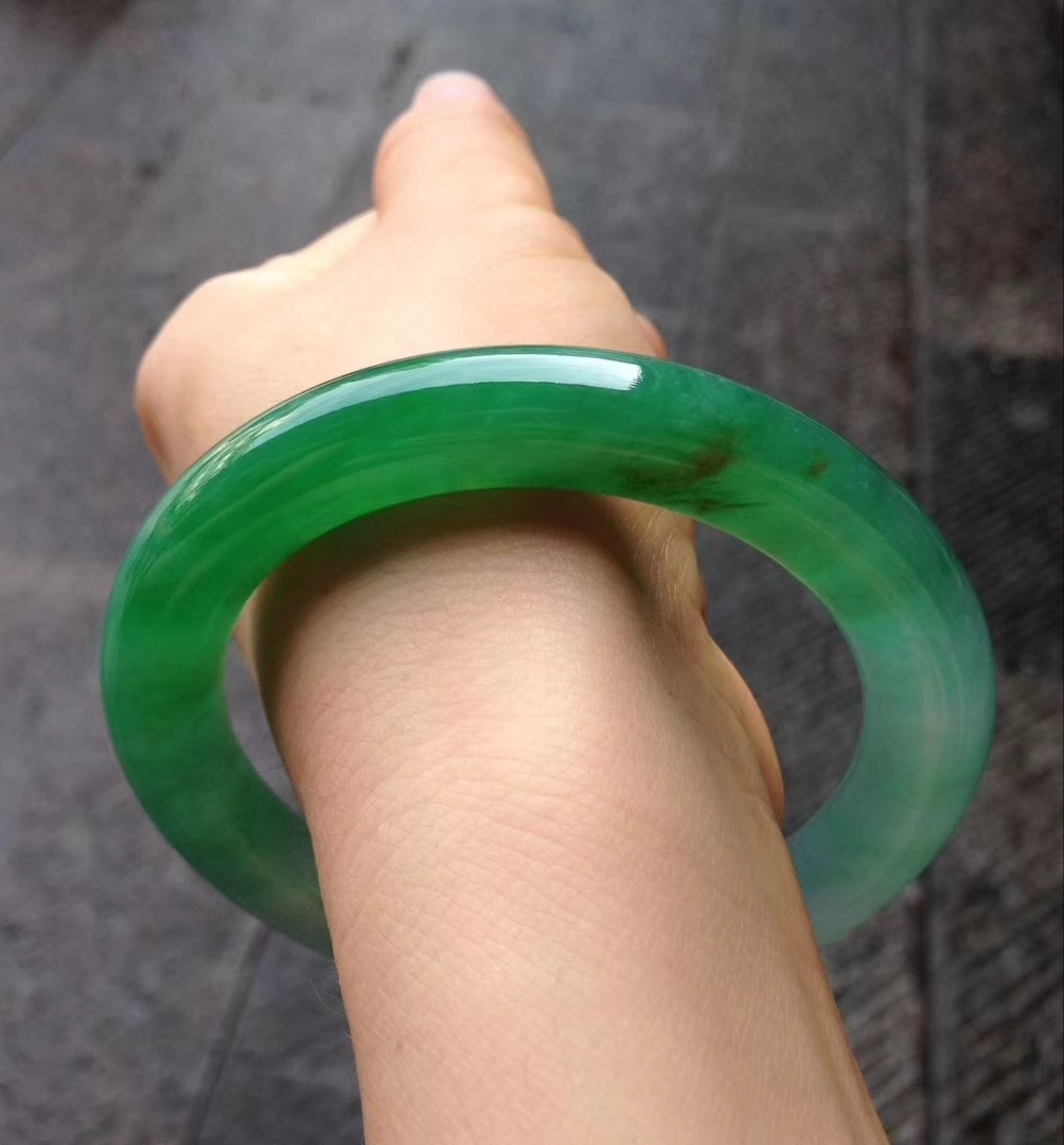 经济生活发展繁荣的今天，手里的翡翠玉石藏品，如何能成功出手？  第2张