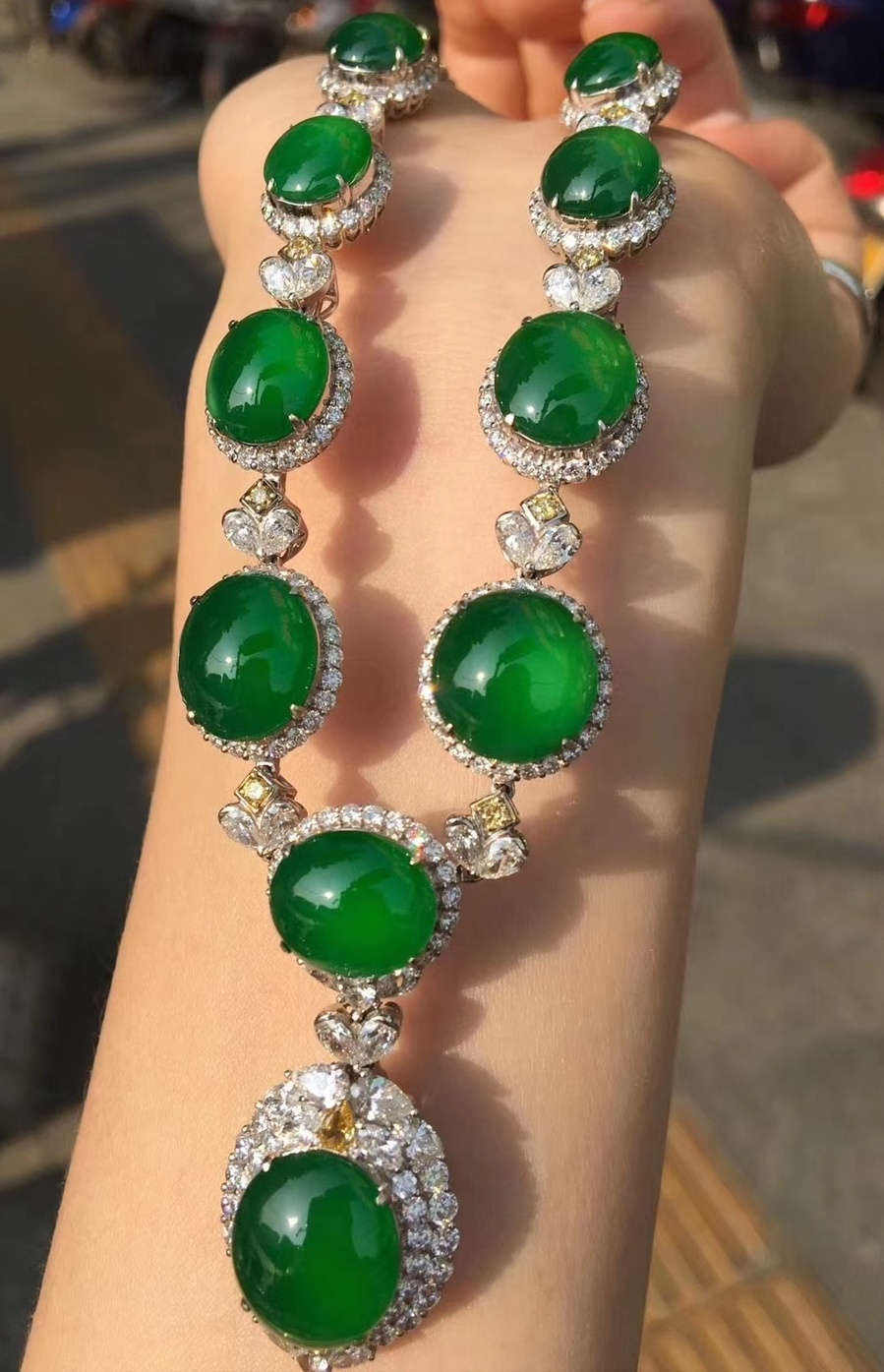 经济生活发展繁荣的今天，手里的翡翠玉石藏品，如何能成功出手？  第4张