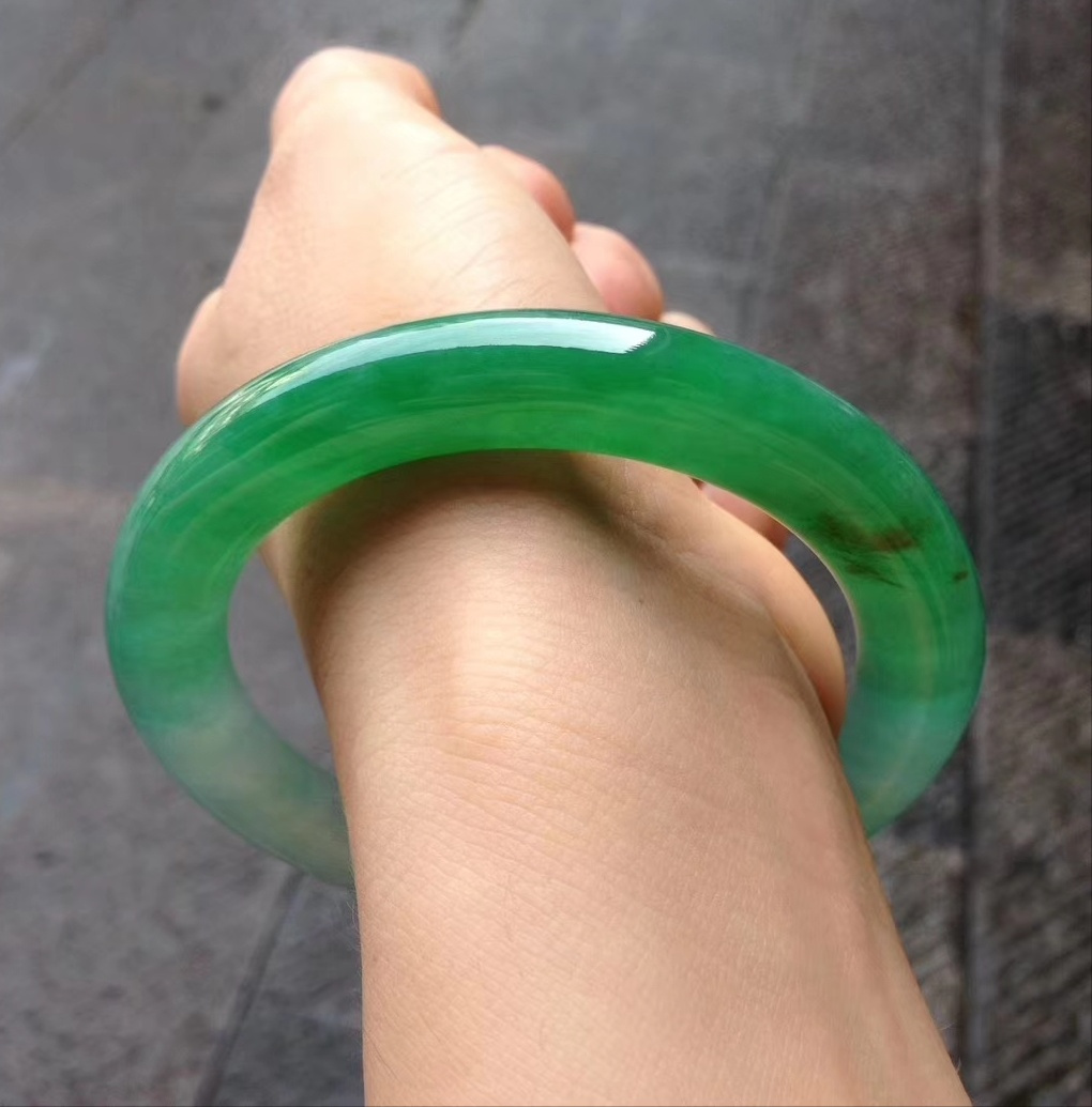 经济生活发展繁荣的今天，手里的翡翠玉石藏品，如何能成功出手？  第8张