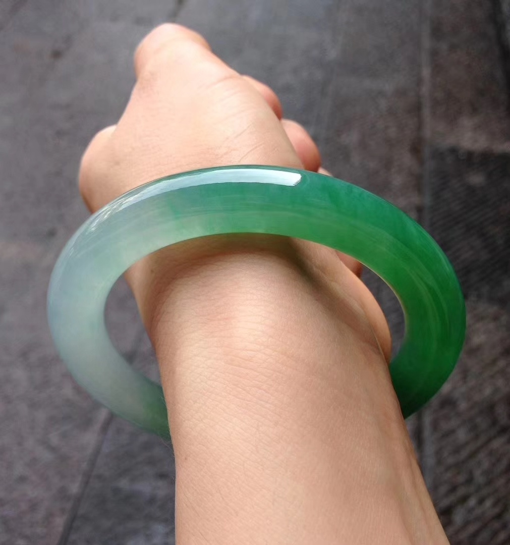 经济生活发展繁荣的今天，手里的翡翠玉石藏品，如何能成功出手？  第11张