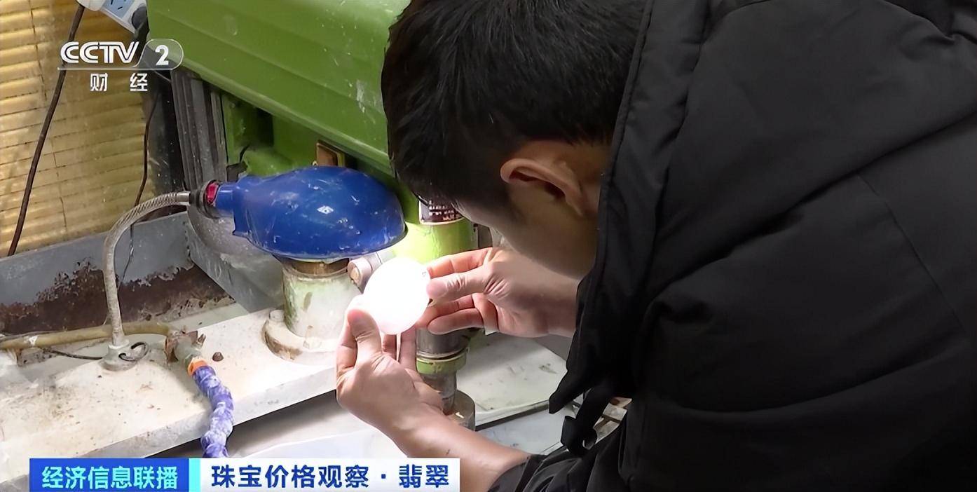 翡翠市场回暖：线上线下销量持续攀升，高品质翡翠价格翻番  第5张