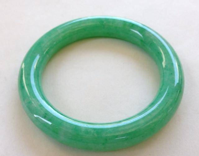 翡翠销售火爆，价格大幅上涨，优质翡翠的价格甚至翻番  第2张