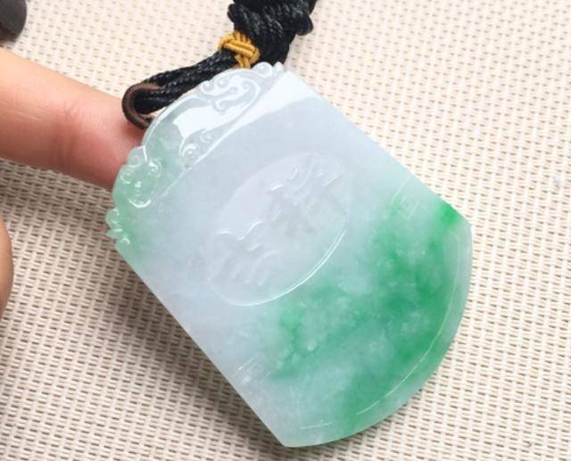 翡翠销售火爆，价格大幅上涨，优质翡翠的价格甚至翻番  第5张