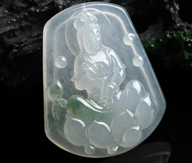 翡翠怎么买，越贵货不一定越好！